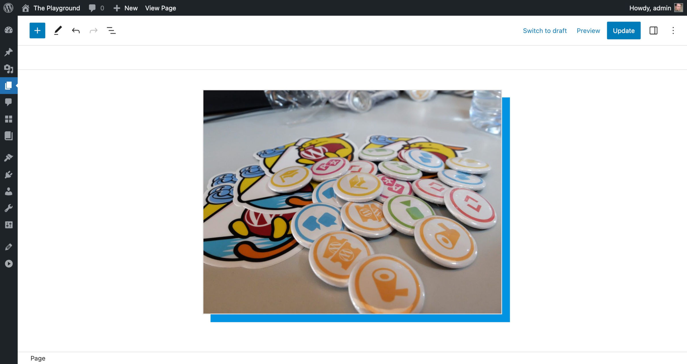 WordPress post editor with image block that shows buttons. The image has a solid blue drop shadow to its bottom right.